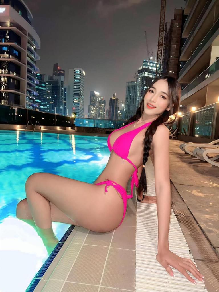 Escorts Dubai, United Arab Emirates Minie Shemale