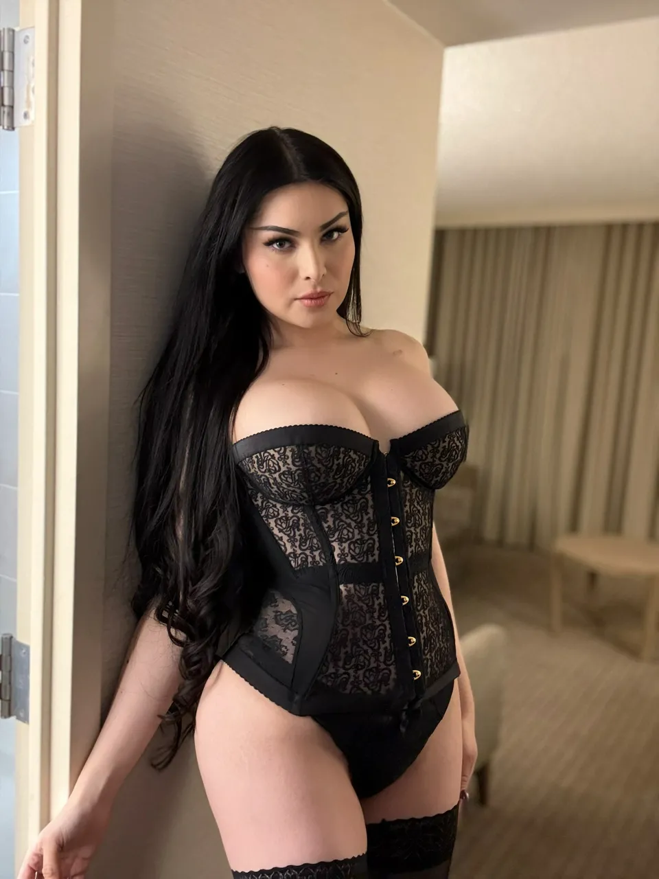 Escorts Phoenix, Arizona Val Doll