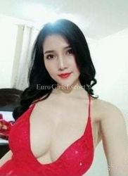 Escorts Kuwait Hang Moon