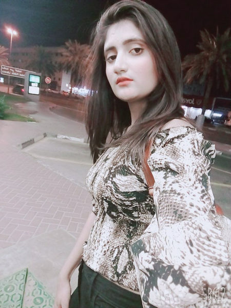 Escorts Sharjah, United Arab Emirates Minahil Indian Girl