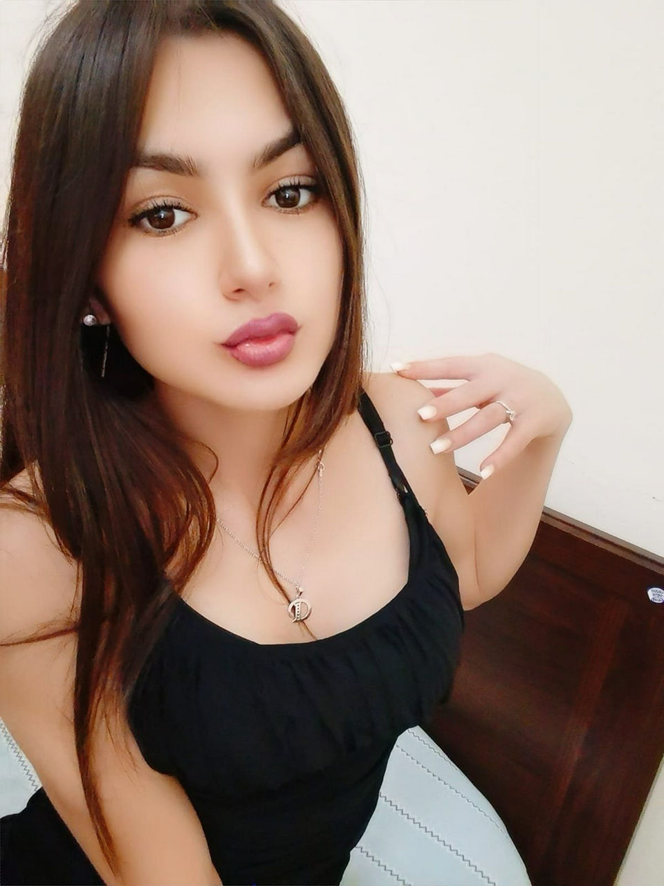 Escorts Dubai, United Arab Emirates Sofia 21 New Slim