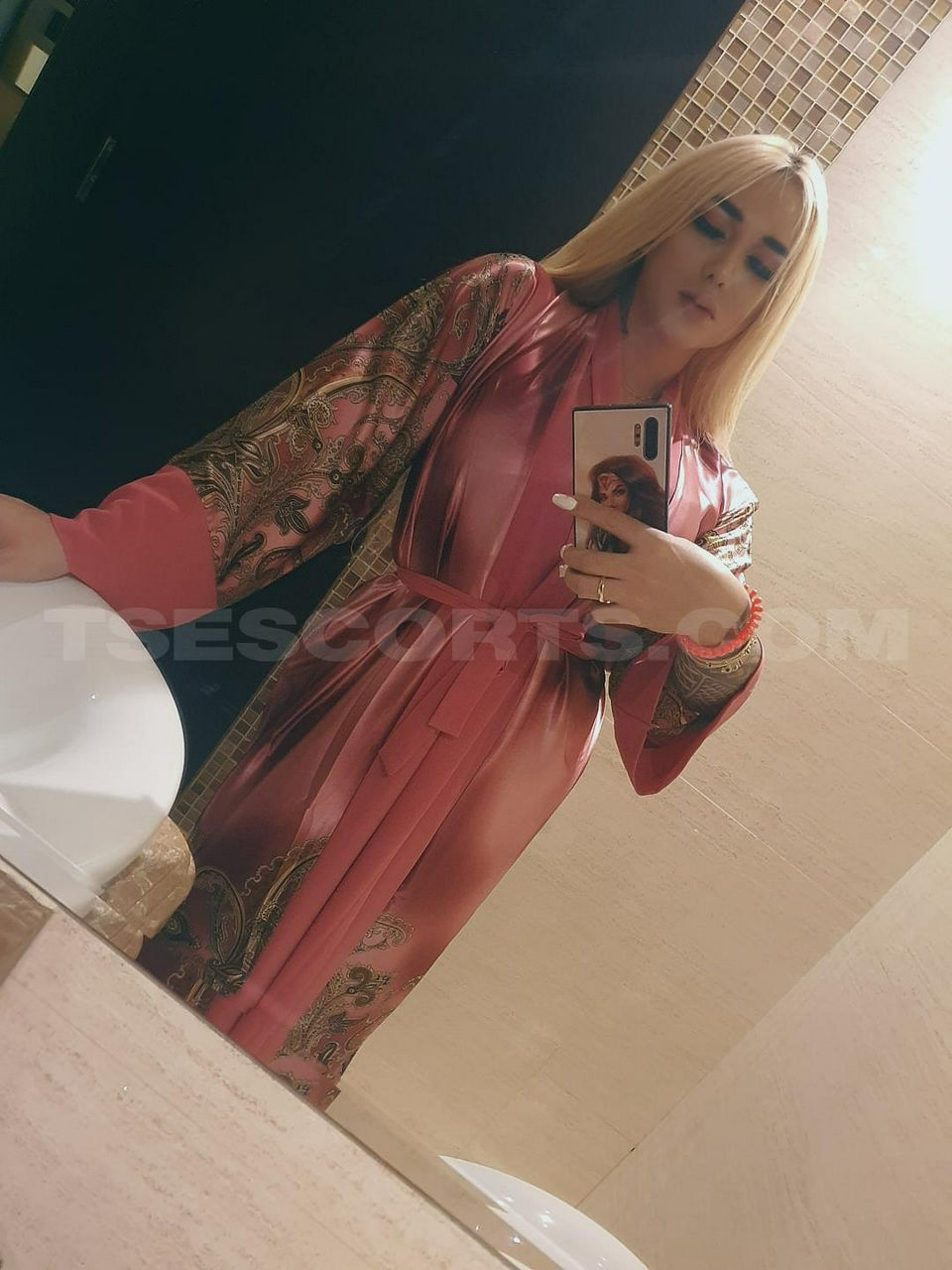 Escorts Dubai, United Arab Emirates Mistress monica