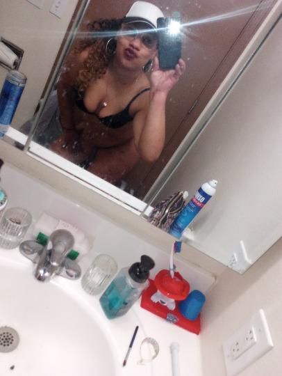 DAYS INN *SOUTH TACOMA WAY*AVAILABLE ALL DAY. INCALL OR OUT CALL