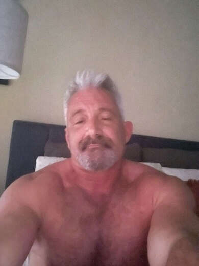 Escorts Oakland, California Muscular Silver Fox Daddy Fantasy!