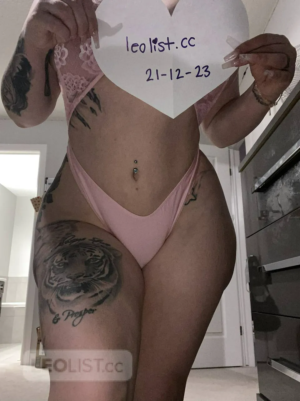 Escorts London, Ontario •𝑺𝑬𝑿𝒀 & 𝑷𝑬𝑻𝑰𝑻𝑬 • t i g h t & j u i c y • 🅝🅞 🅡🅤🅢🅗