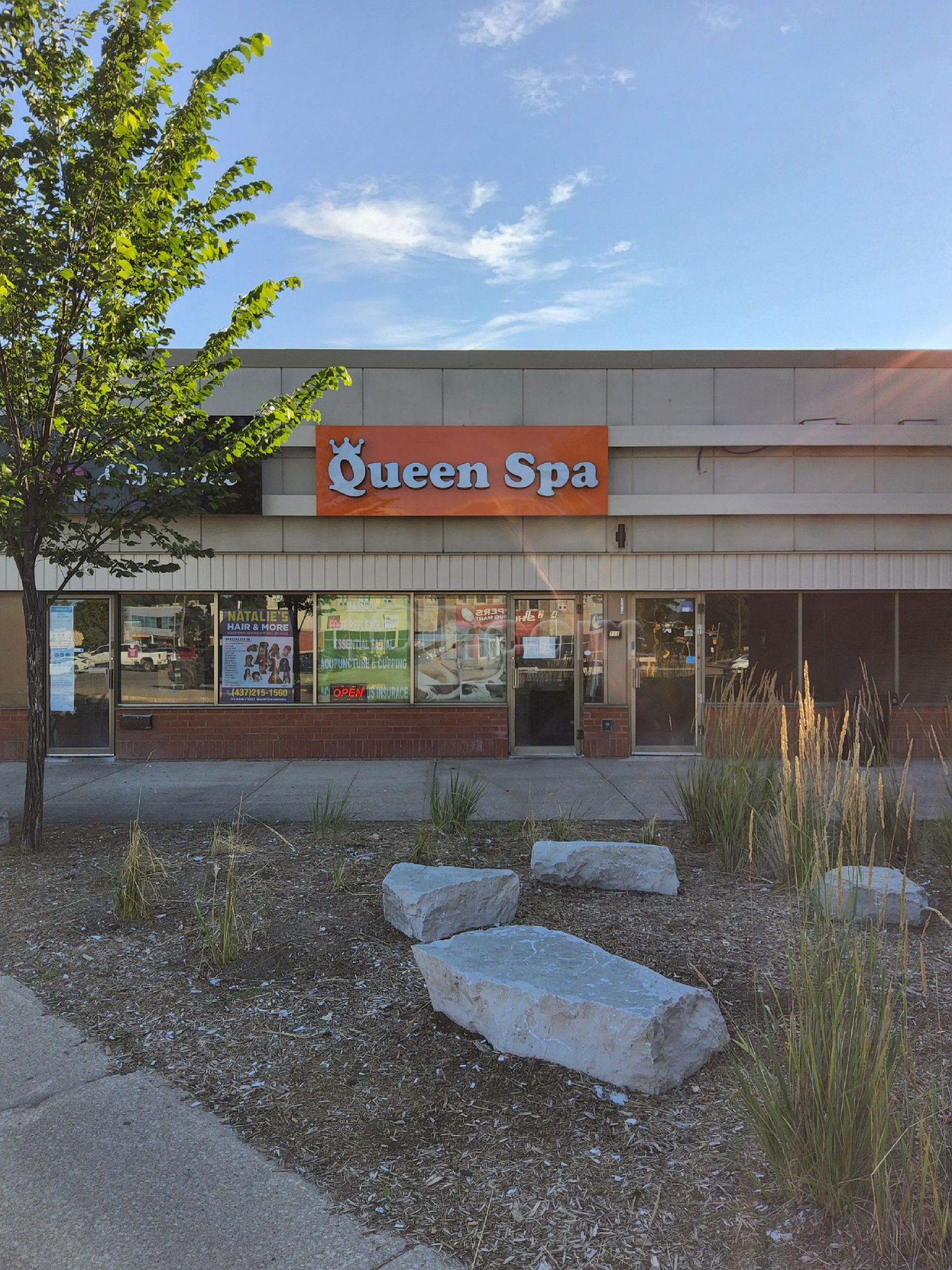 Brampton, Ontario Queen Spa