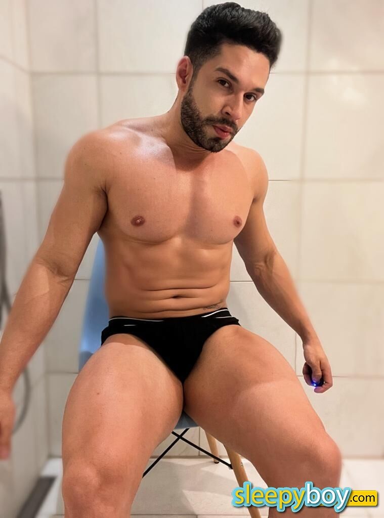 Caio Lourenzo,  27yrs 
								Chatham, UK - SouthEast