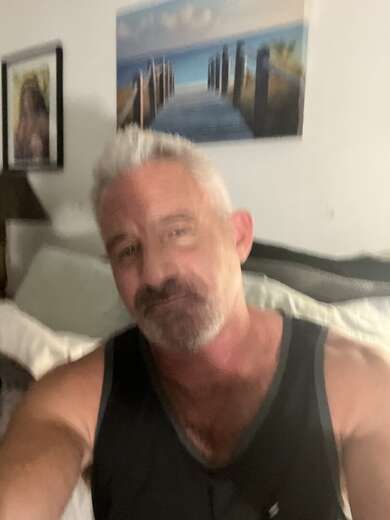 Escorts Oakland, California Muscular Silver Fox Daddy Fantasy!