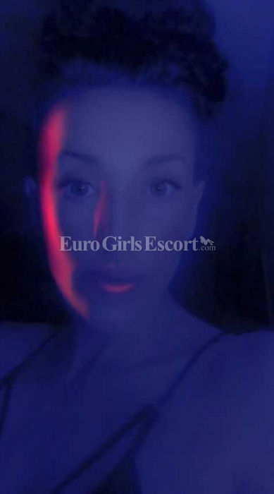 Escorts Huddersfield, England Exotic Anya