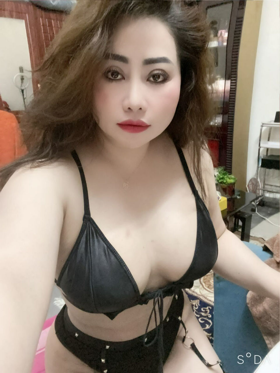 Escorts United Arab Emirates Anna Busty Milf