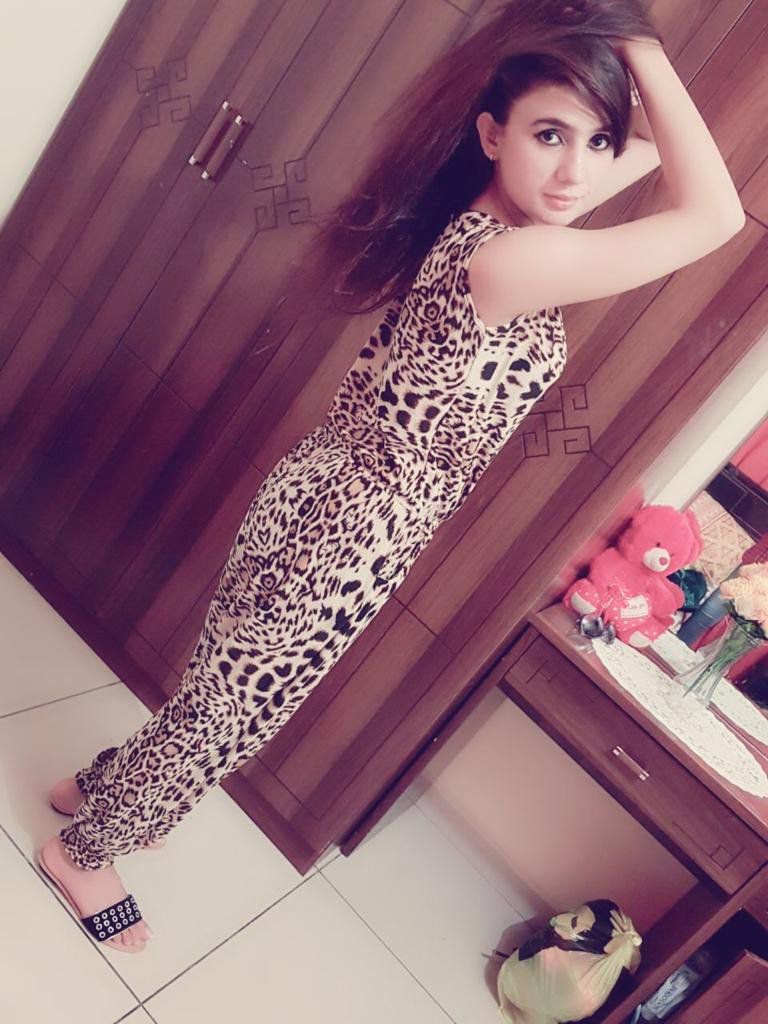 Escorts Dubai, United Arab Emirates Vineeta Busty Girl