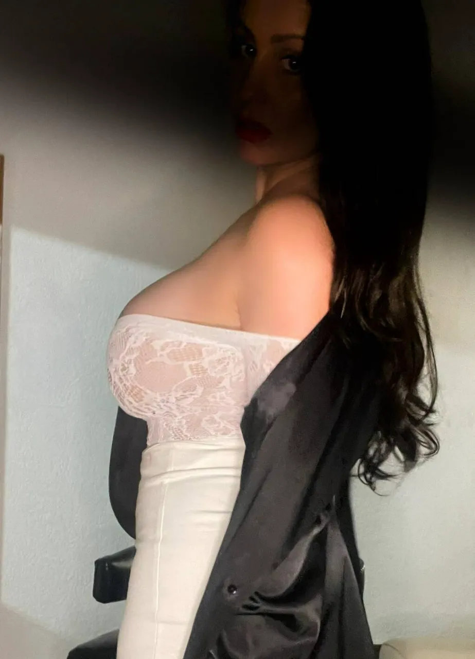 Escorts Abbotsford, British Columbia Mizz Behave