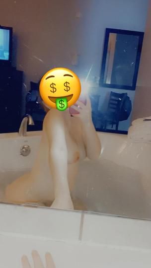 Escorts Buffalo, New York PRETTY ASS RED HEAD WHITE GIRL WITH A FAT PINK WET PUSSY 💦🤪😘