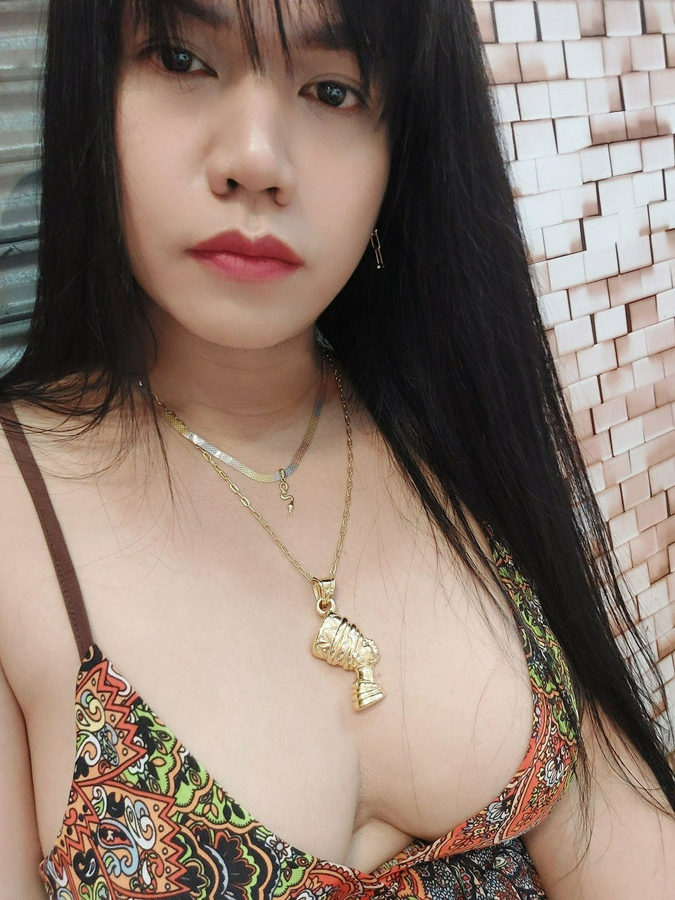 Escorts Makati City, Philippines Curvy Busty Vivian Ts