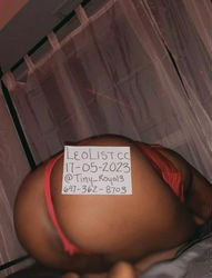 Escorts Oshawa, Ontario Tiny_Royal3