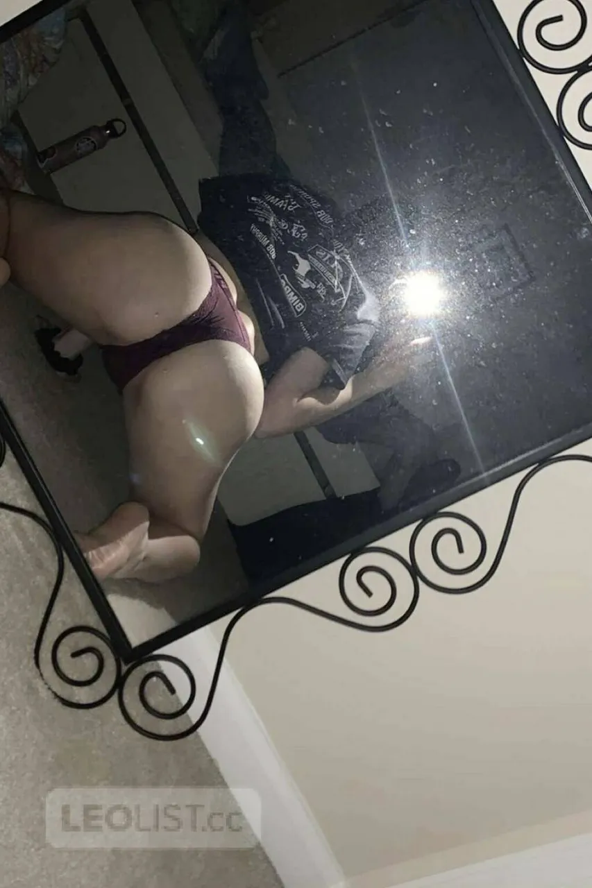 Escorts Saskatoon, Saskatchewan 18 year old raffiing off her vlrlglnlty n sellin piçs n viďs