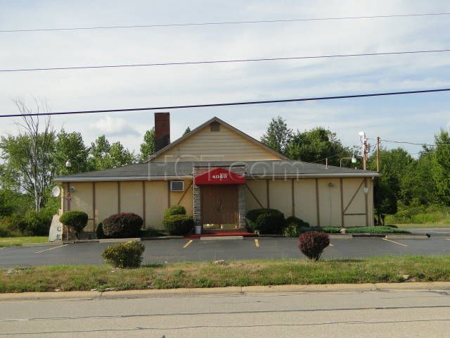 Lowellville, Ohio Palace in The Pines