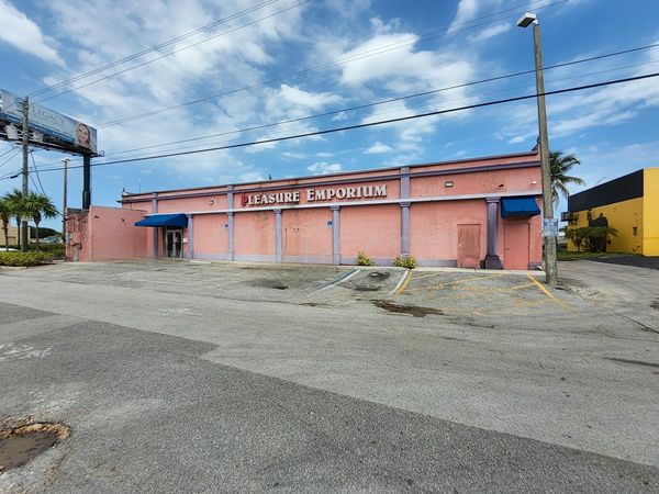 Sex Shops Hollywood, Florida Pleasure Emporium