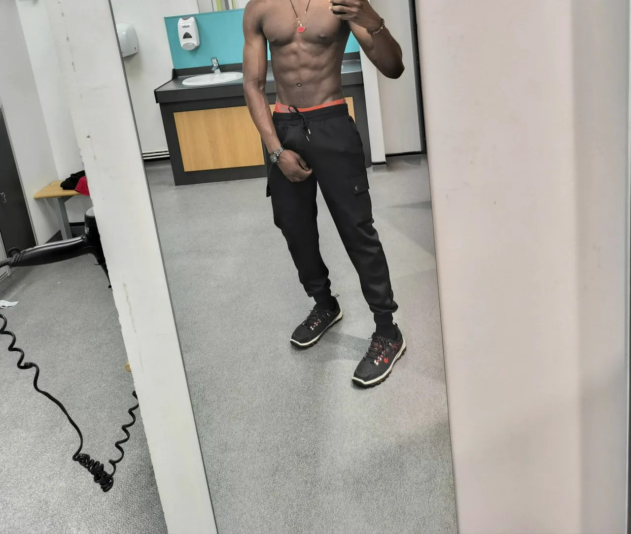 Escorts Milton Keynes, England Straight African Man New to Luton