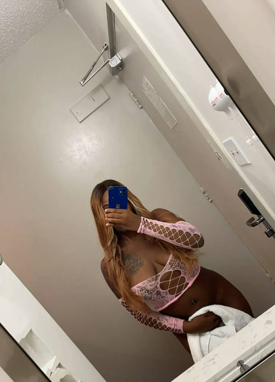 Escorts Winnipeg, Manitoba Mia