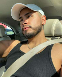 Escorts Uptown, Illinois Muscular Latino who’s here for you.