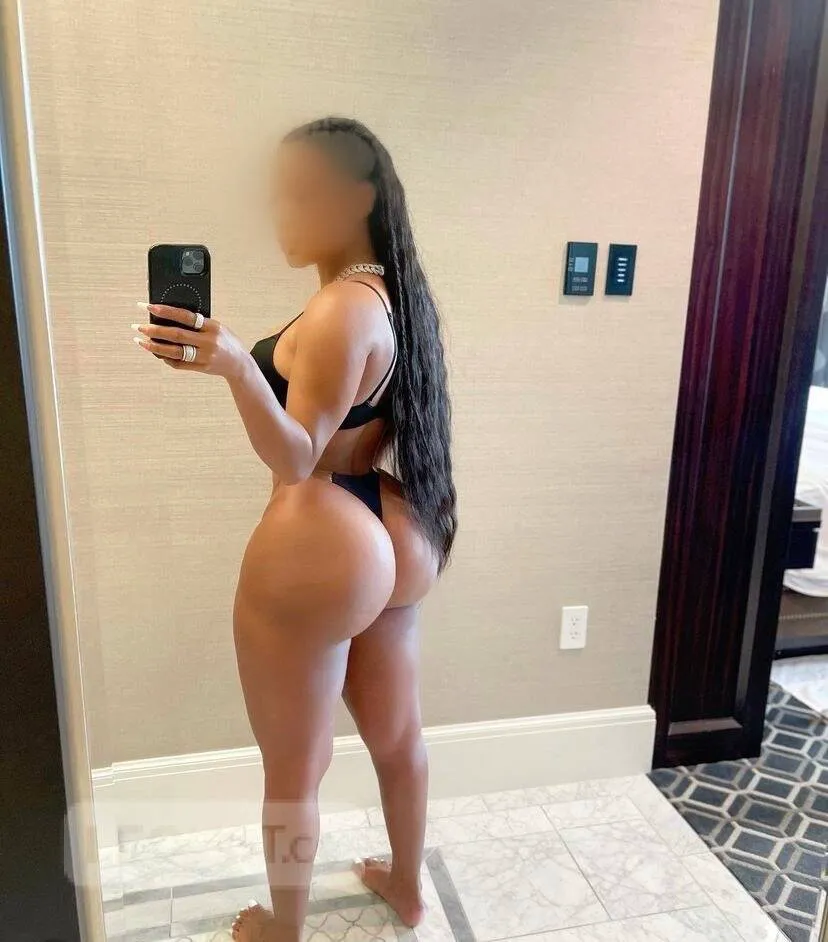 Escorts Calgary, Alberta Juju  Naughty - Titts Fetish -Thick & Sex -GFE PASSIONATE -