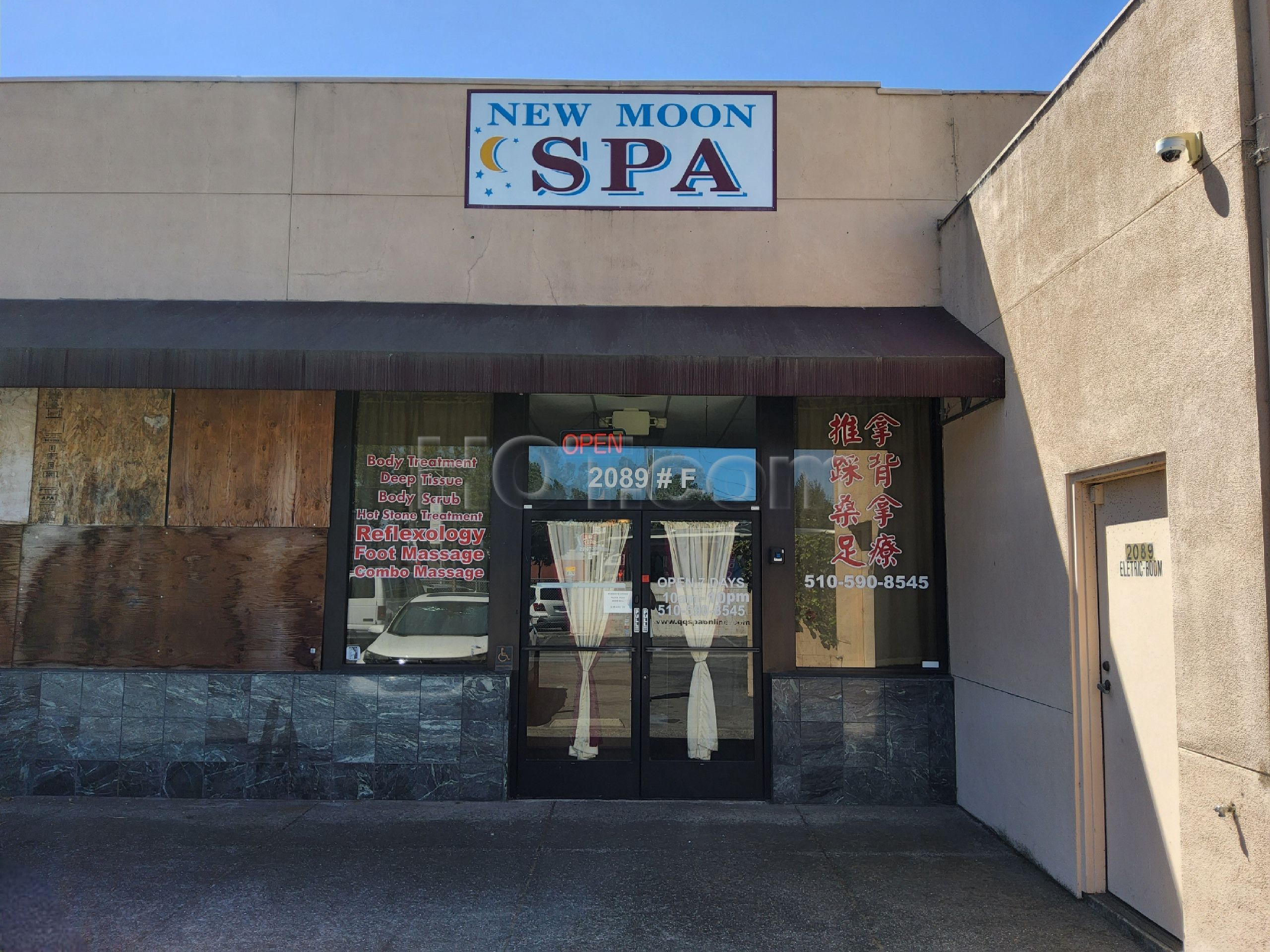 San Leandro, California New Moon Spa