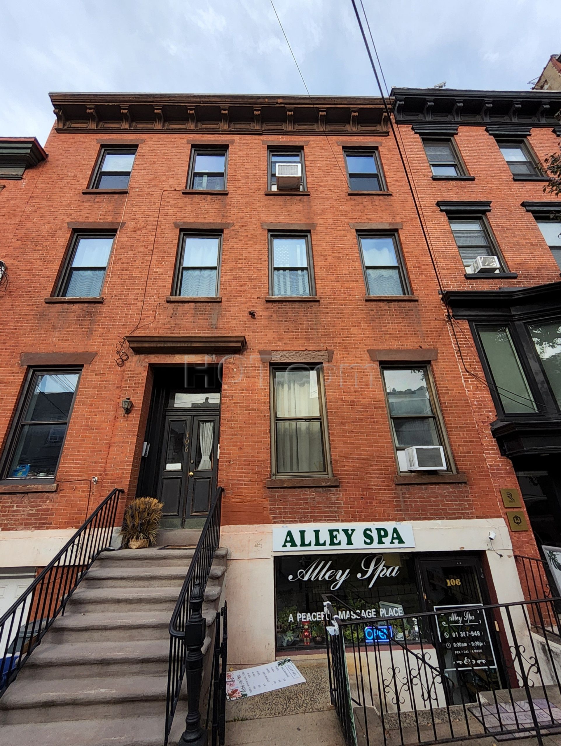 Hoboken, New Jersey Alley Spa