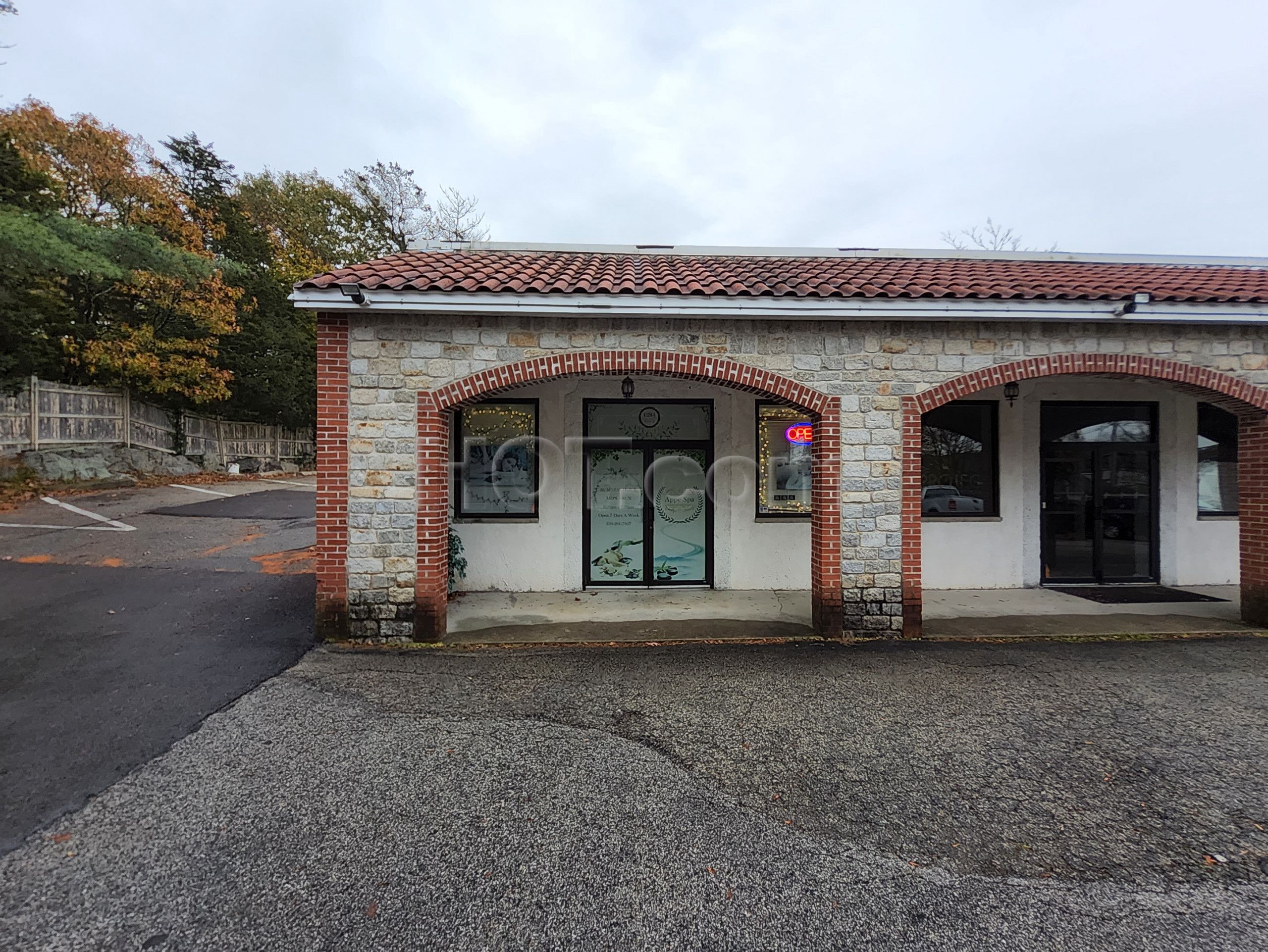 Weymouth, Massachusetts Apple Spa