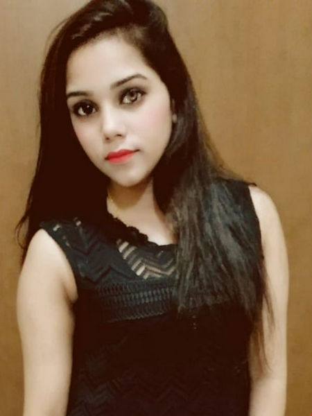 Escorts Dubai, United Arab Emirates Sunaina Indian Girl