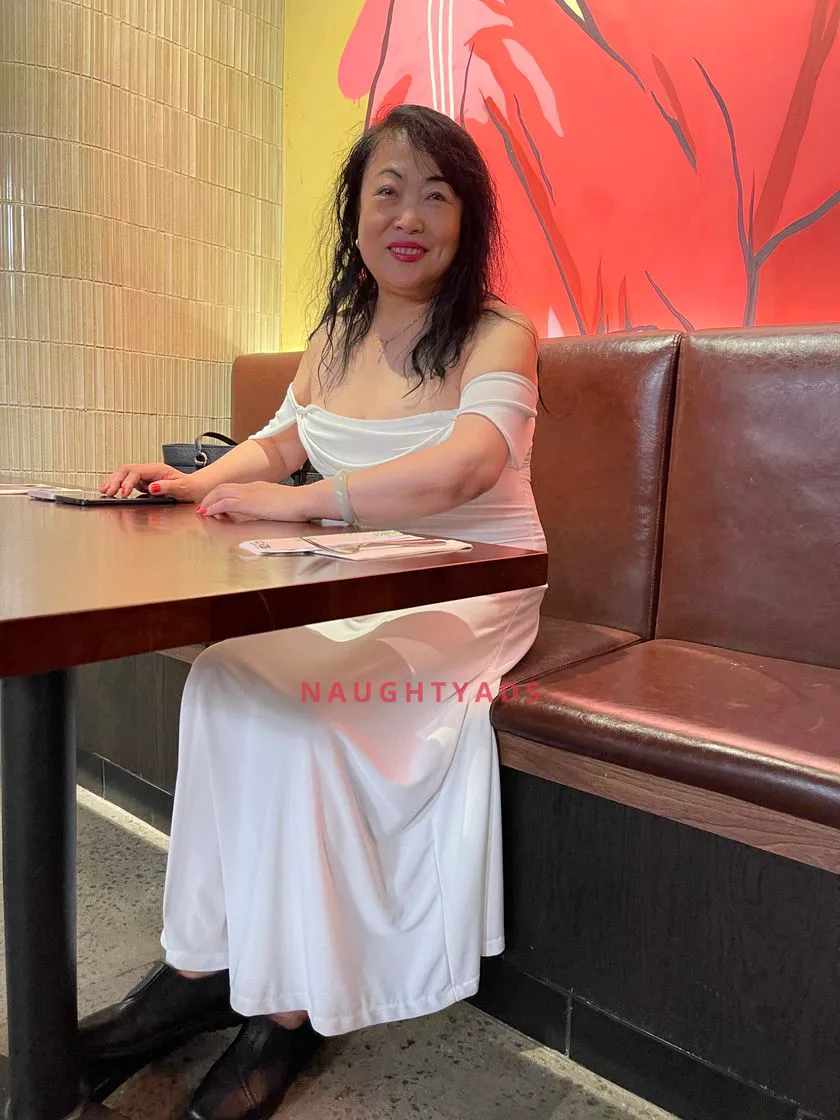 Escorts Canberra, Australia Linda mature Chinese Australian lady