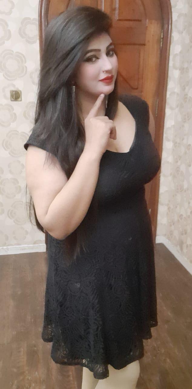 Escorts Ras Al Khaimah City, United Arab Emirates Roshini Busty Milf