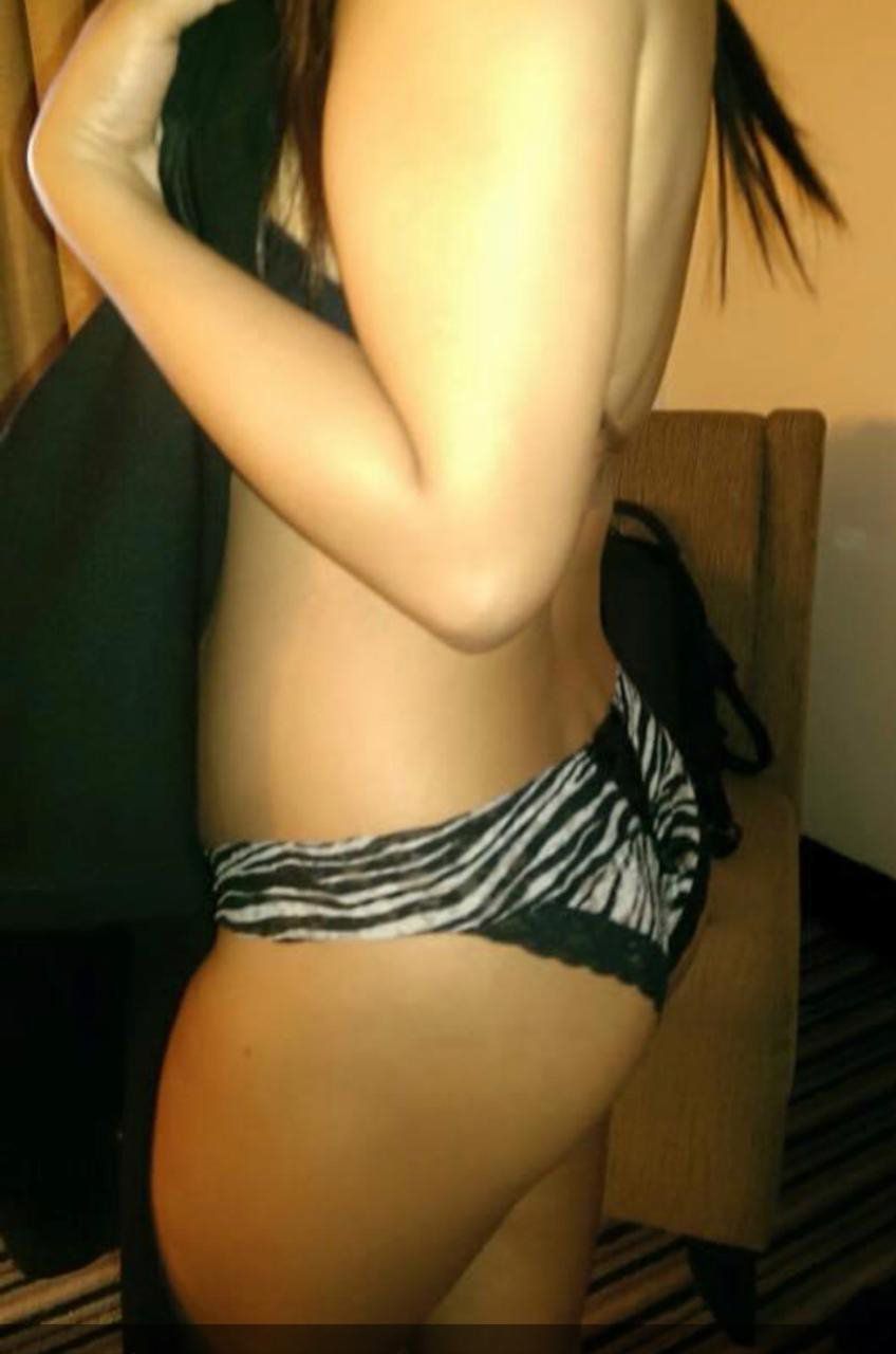 Escorts Abu Dhabi, United Arab Emirates Yanna Busty Milf