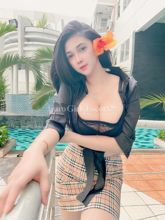 Escorts Jakarta, Indonesia Della