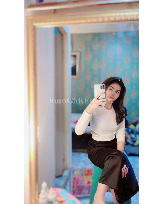 Escorts Jakarta, Indonesia Adinda