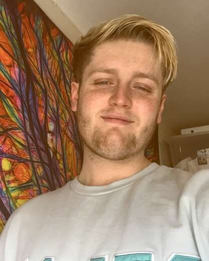 Escorts London, England 21 year old looking for fun