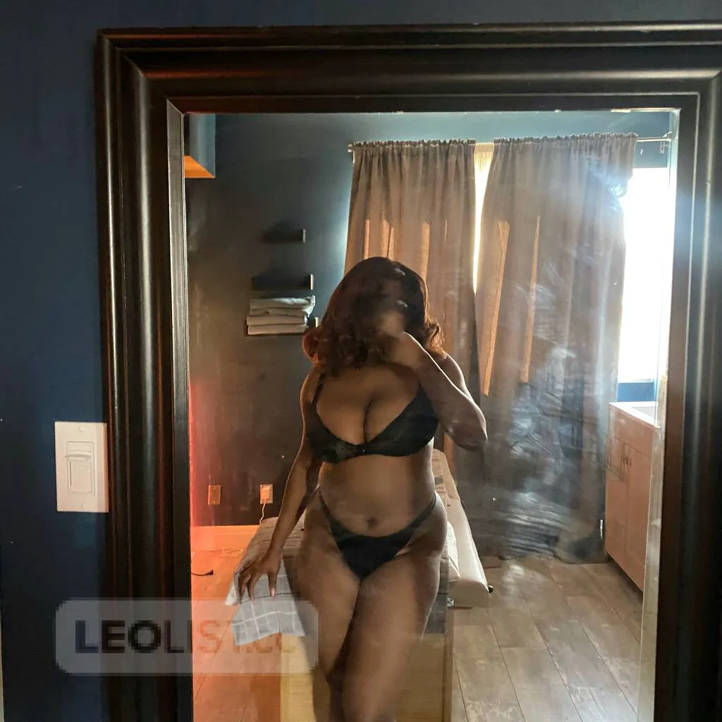 Escorts Ottawa, Ontario Incall Bayshore big titties sweet gfe