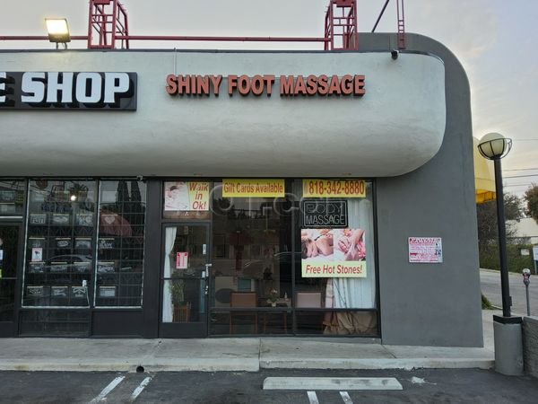 Massage Parlors Los Angeles, California Shiny Foot Massage