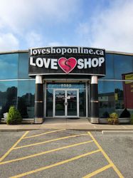 Niagara Falls, Ontario Love Shop