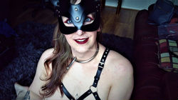 Escorts Livia Red