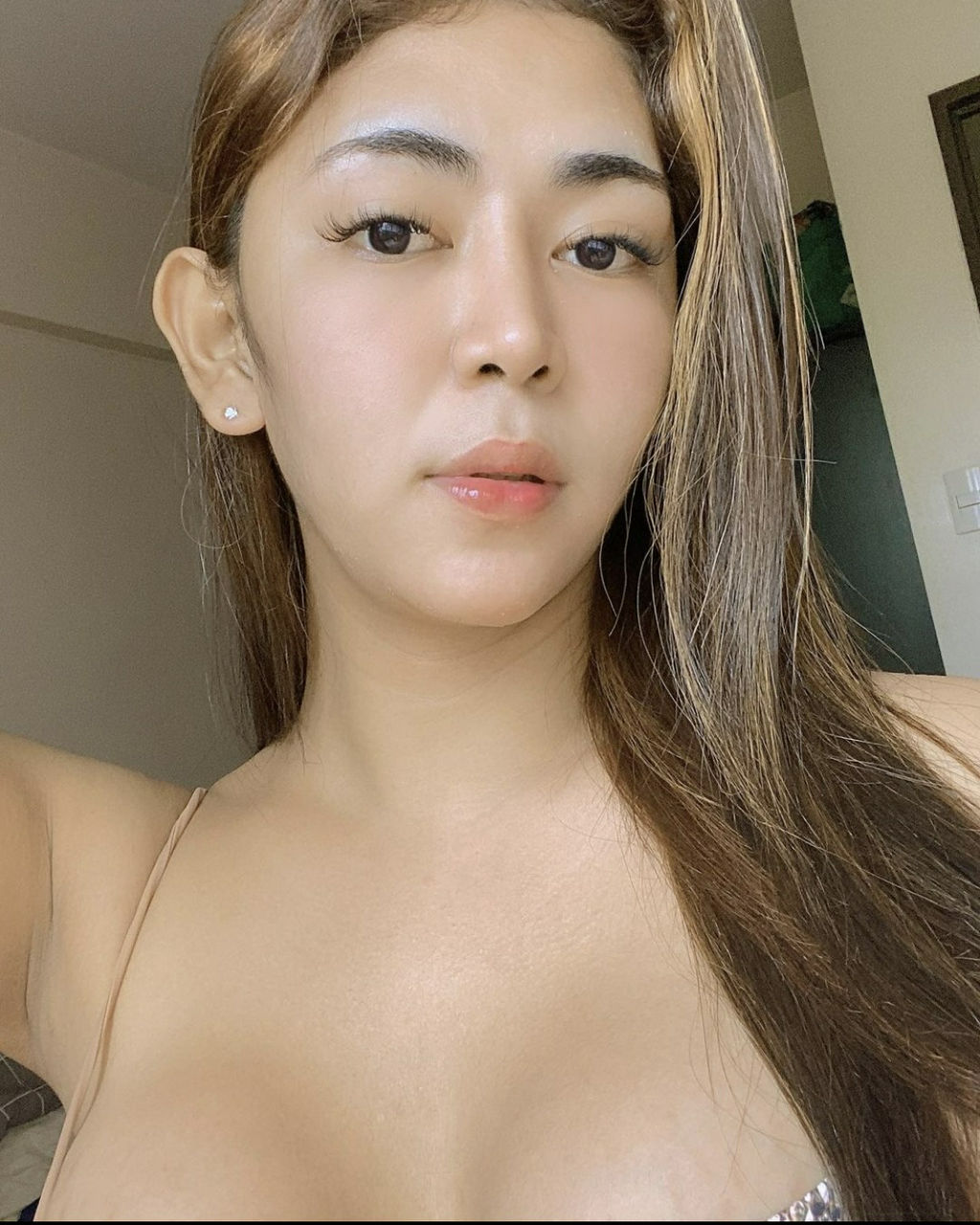 Escorts Makati City, Philippines Chelsea