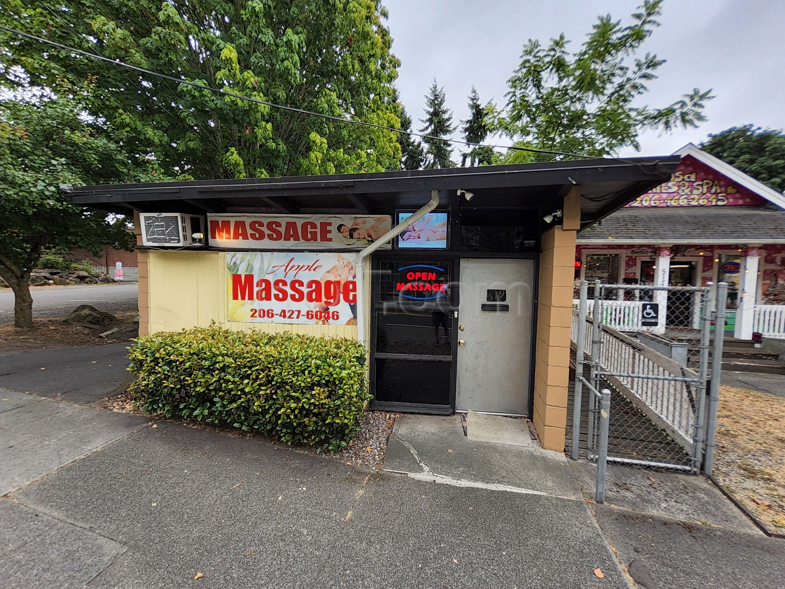 Seattle, Washington Apple Massage