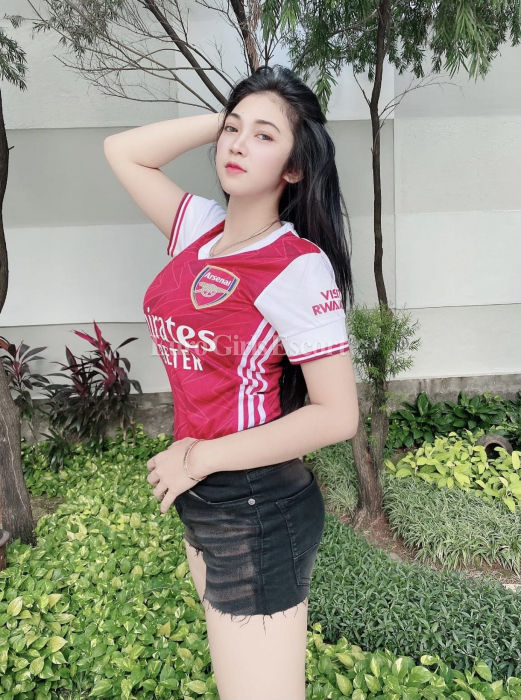 Escorts Jakarta, Indonesia Della