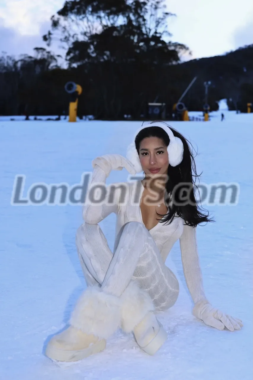 Escorts London, England WILDEST FILIPINA  JONNA