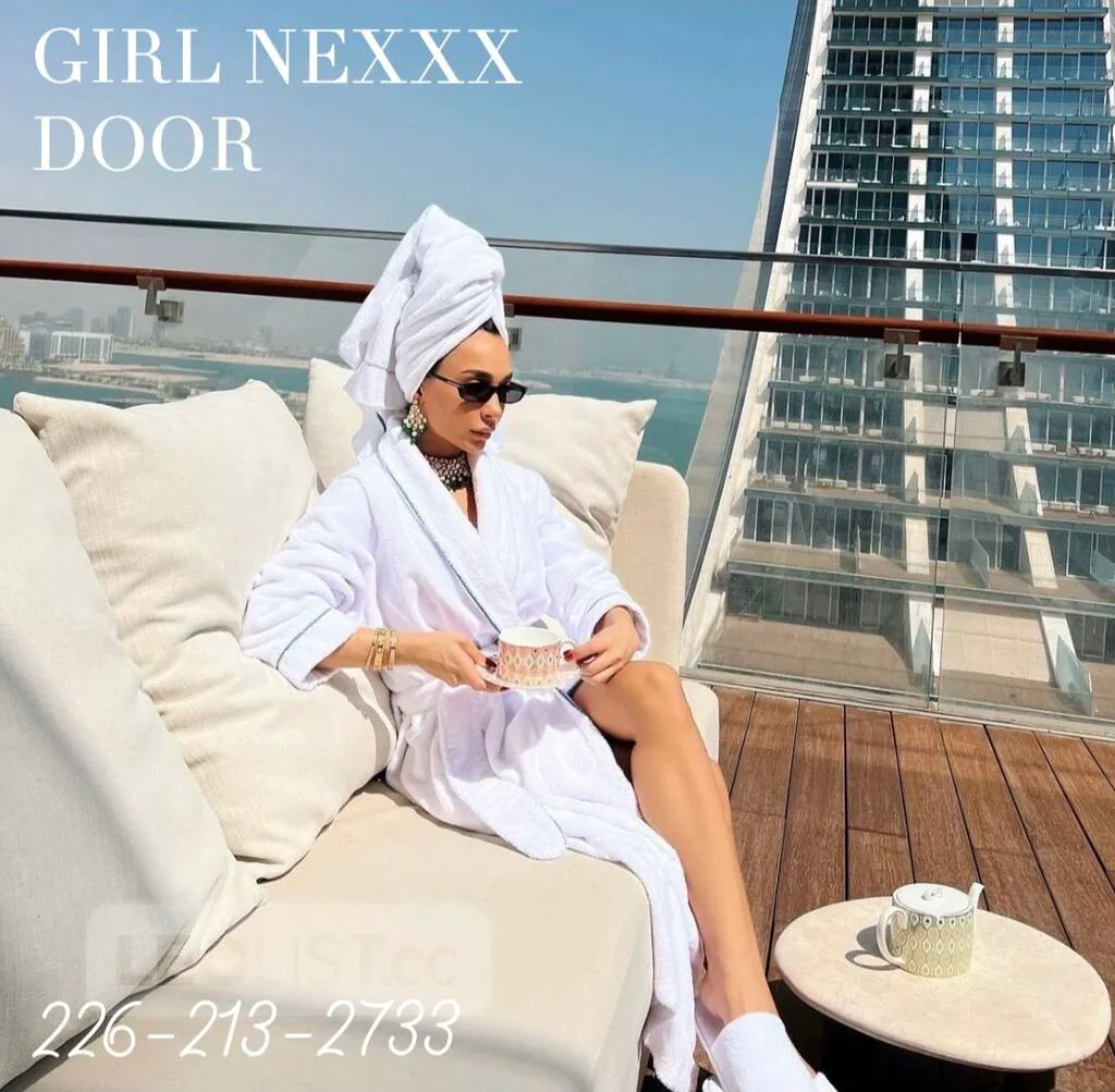 Escorts Toronto, Ontario GIRL NEXXX DOOR