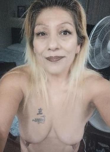 Escorts Charleston, South Carolina Older Mom  Y/o Naughty Sexy, Lets Party!🍑Special Service😋Meet anyone 💋 BBJ🔥Oral sex🔥Doggy🔥Anal 🍭 Available💦