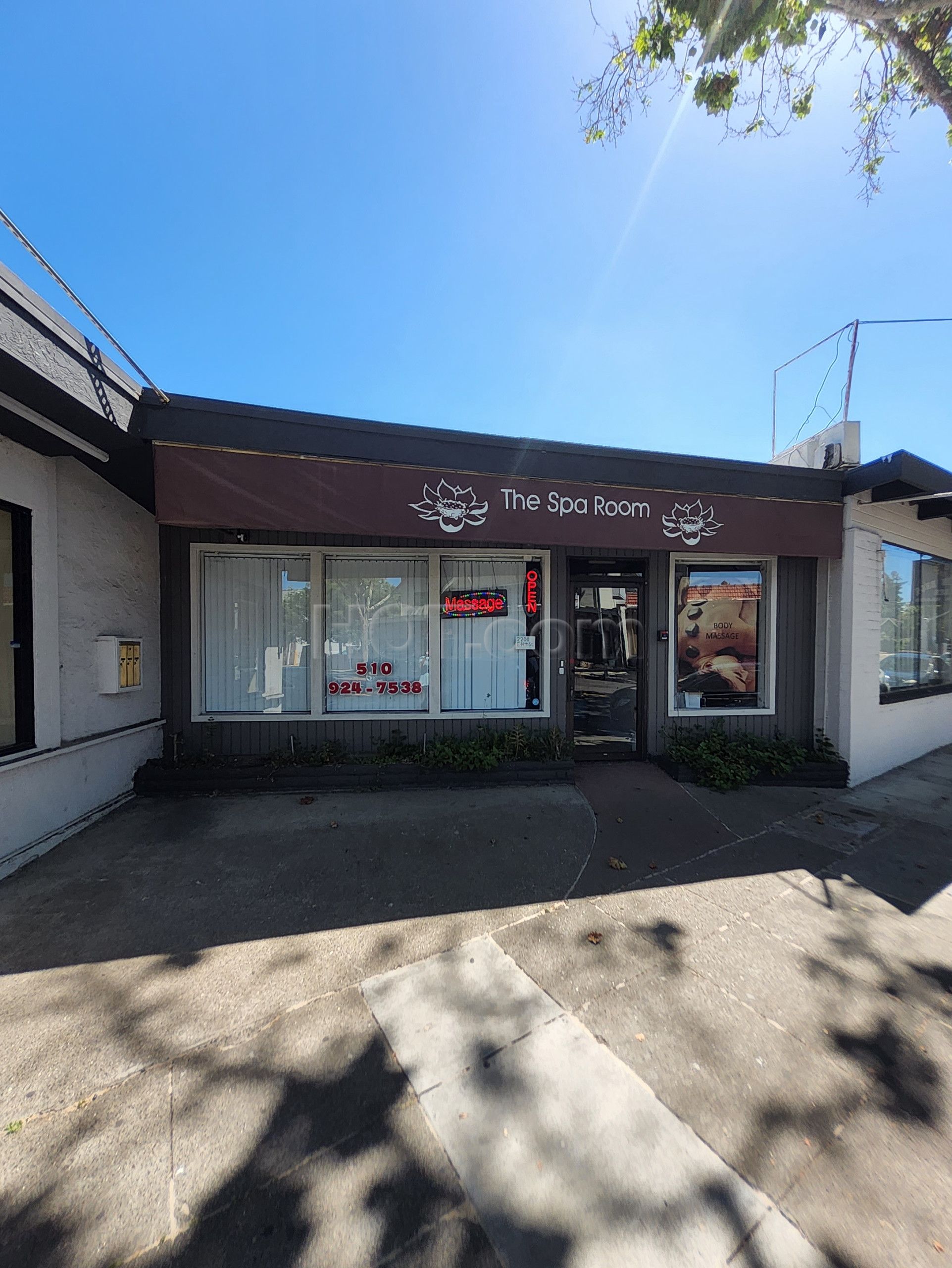 San Leandro, California The Spa Room