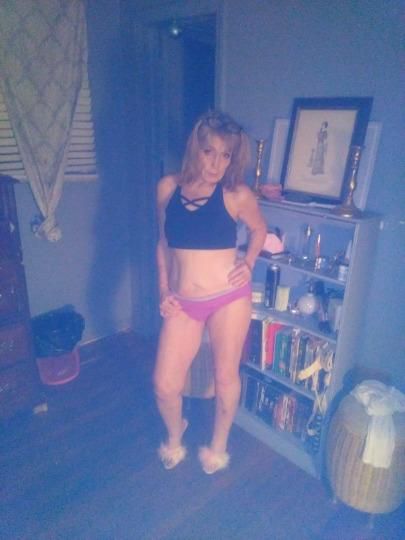 Escorts Atlanta, Georgia cougar looking for fun