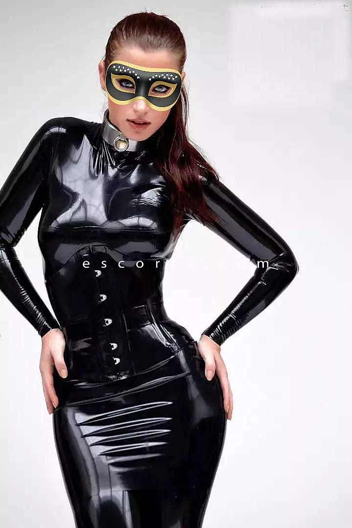 Escorts Paris, France Mistress Zoe