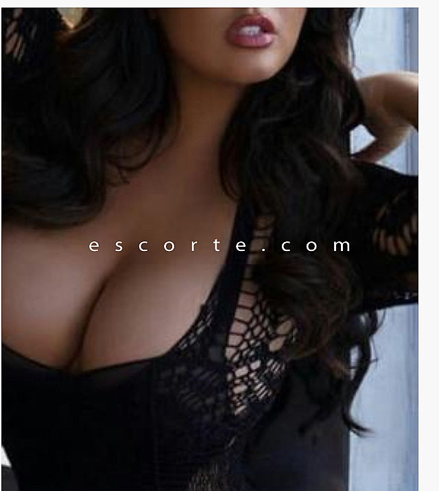 Escorts Cherbourg-Octeville, France Monica